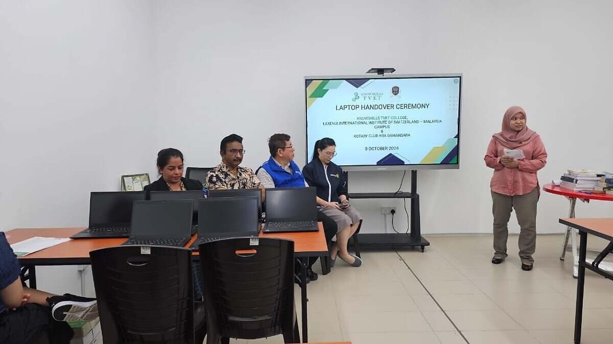 081024 Laptop Handover Cermony (19)